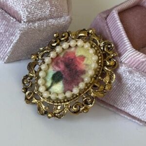 Vintage brooch AND pendant cameo style